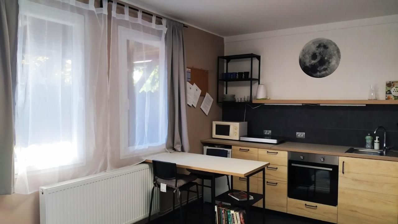 Bee Home Vecsés Eksteriør billede